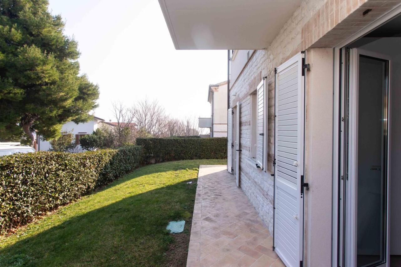 S018 - Sirolo, Nuovissimo Trilocale In Pietra Con Giardino Dx Lägenhet Exteriör bild